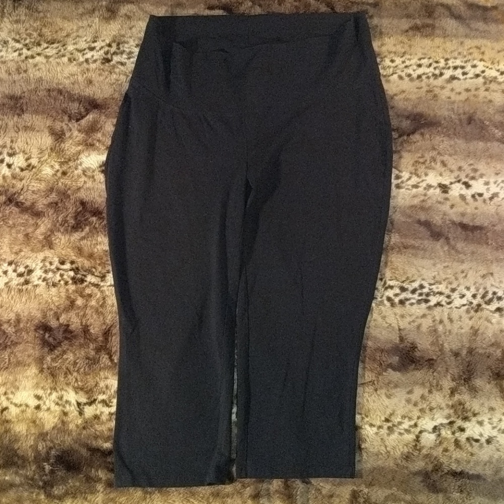 Maternity capri yoga pants
